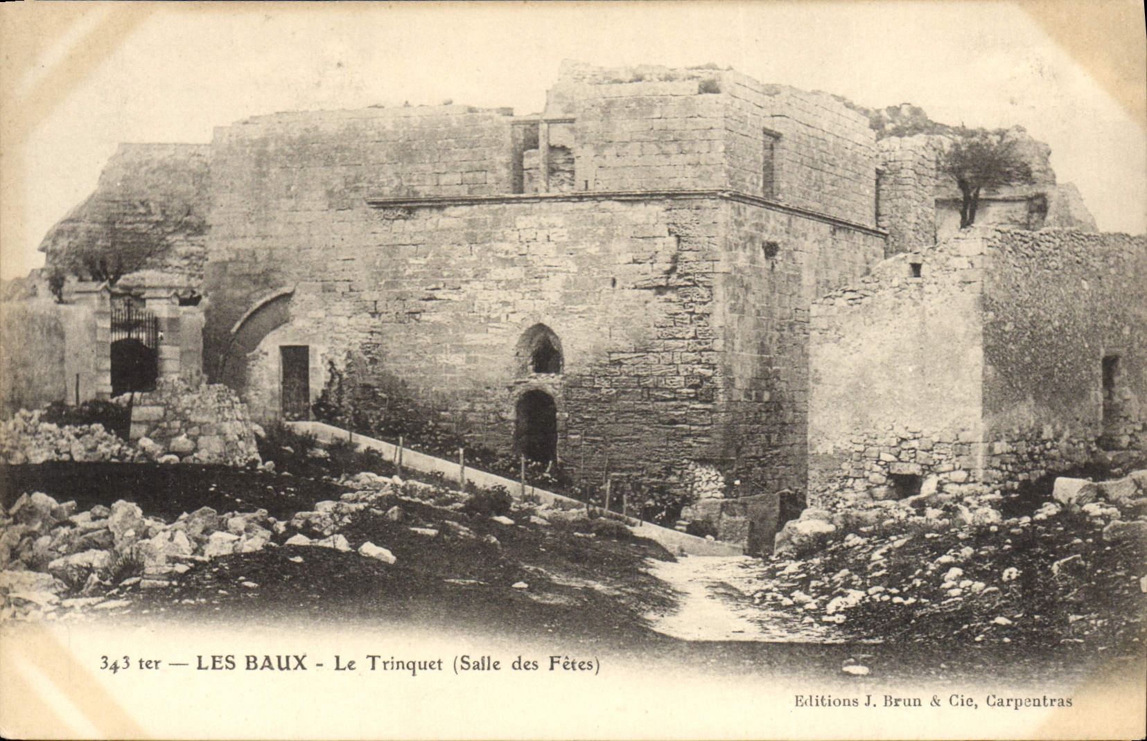 CPA Les Baux Le Trinquest Salle des fetes
