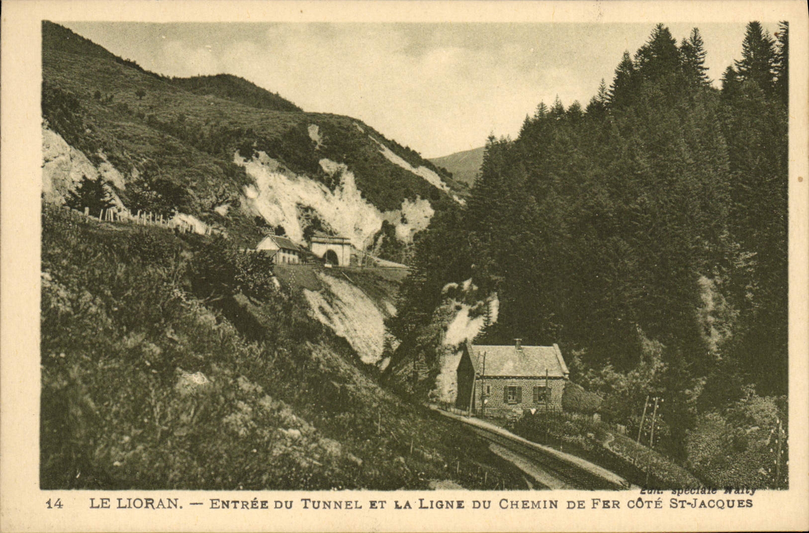 CPA Le Lioran Entree Du Tunnel Et La Ligne du chemin de fer Cote St Jacques 