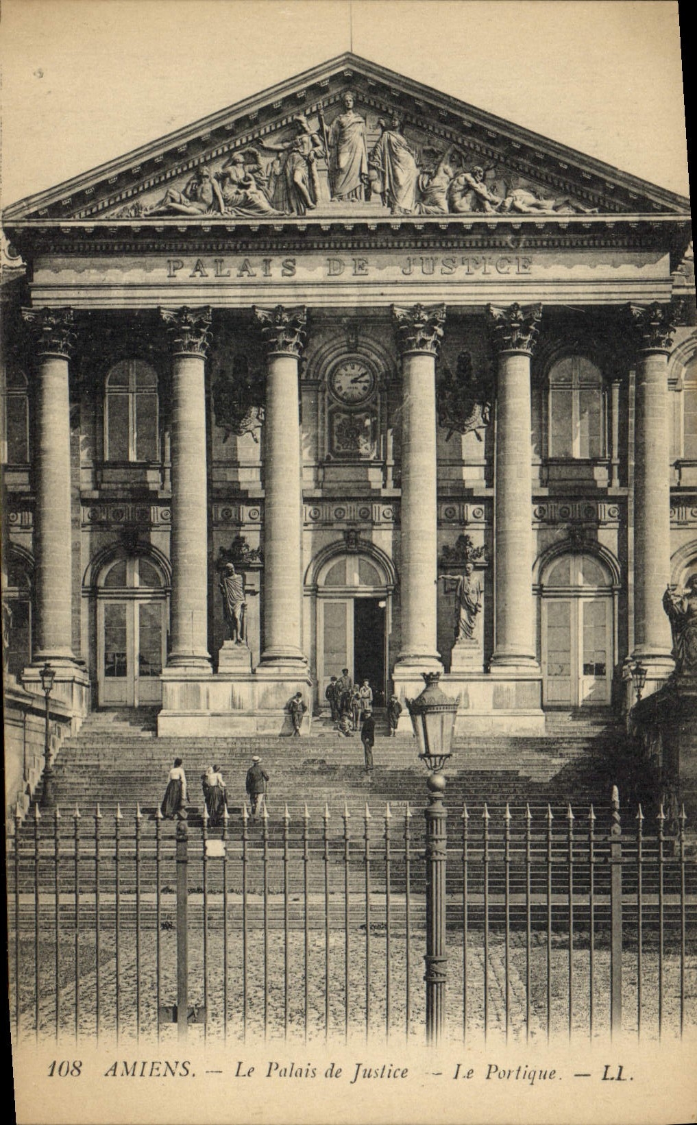 CPA Amiens Le Palais De Justice Le Portique