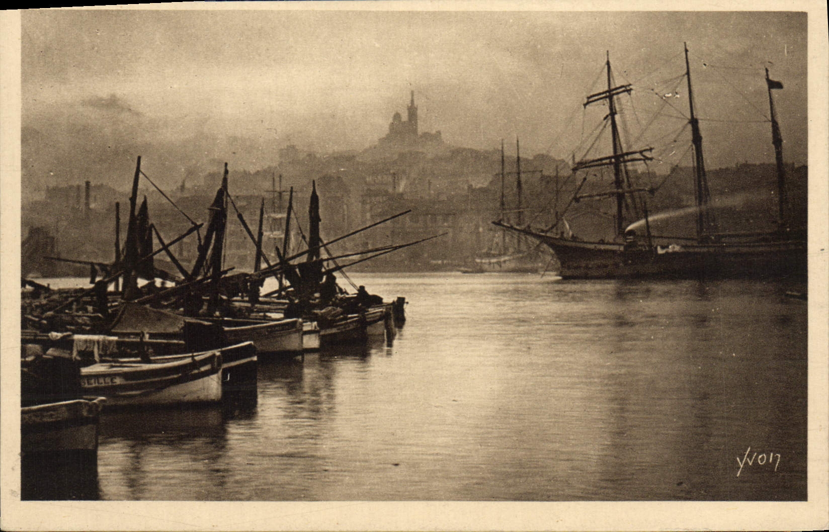 CPA Marseille Un Coin Du Vieux Port Bateaux