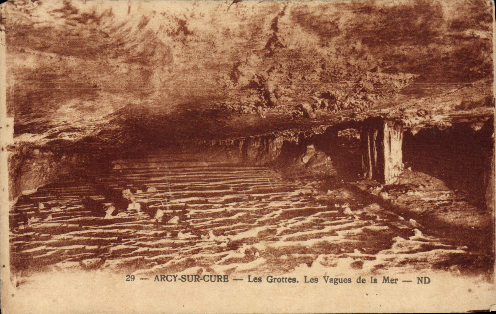 CPA Arcy Sur Cure Les Grottes Les Vagues De La Mer