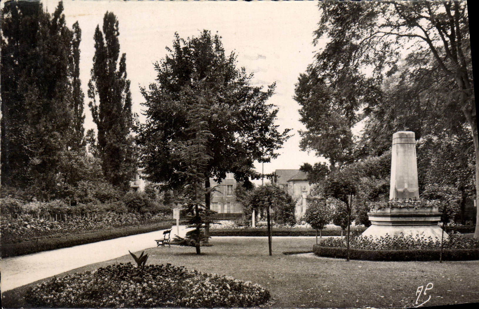 CPM Mantes Le Jardin Public
