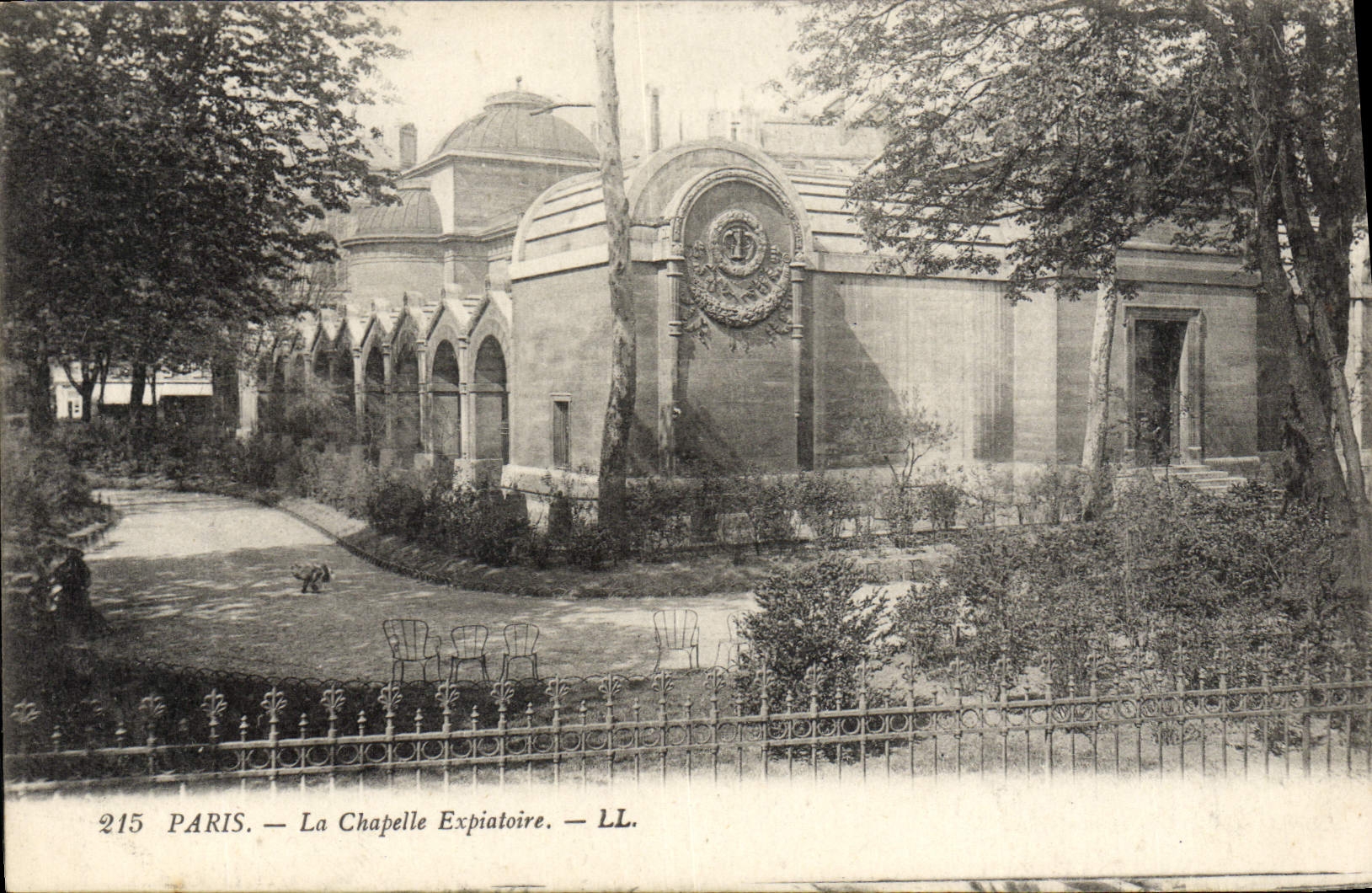 VINTAGE POSTCARD Paris La Chapelle Expiatory