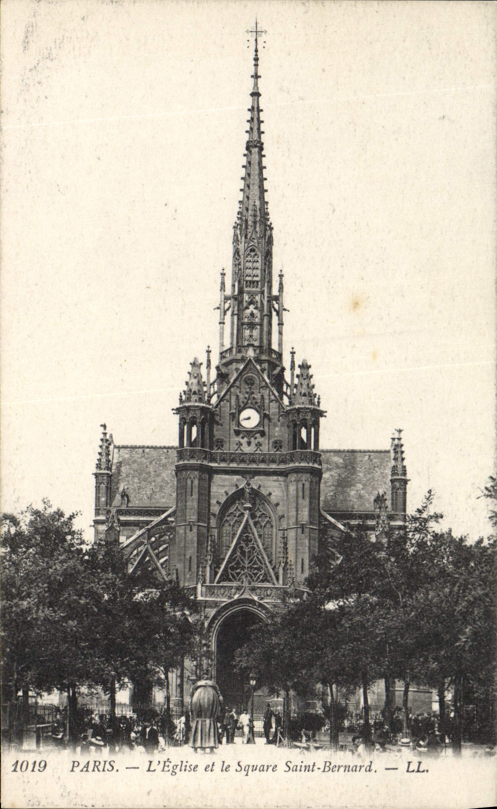 VINTAGE POSTCARD Paris the Church And the Holy Public garden Bernard