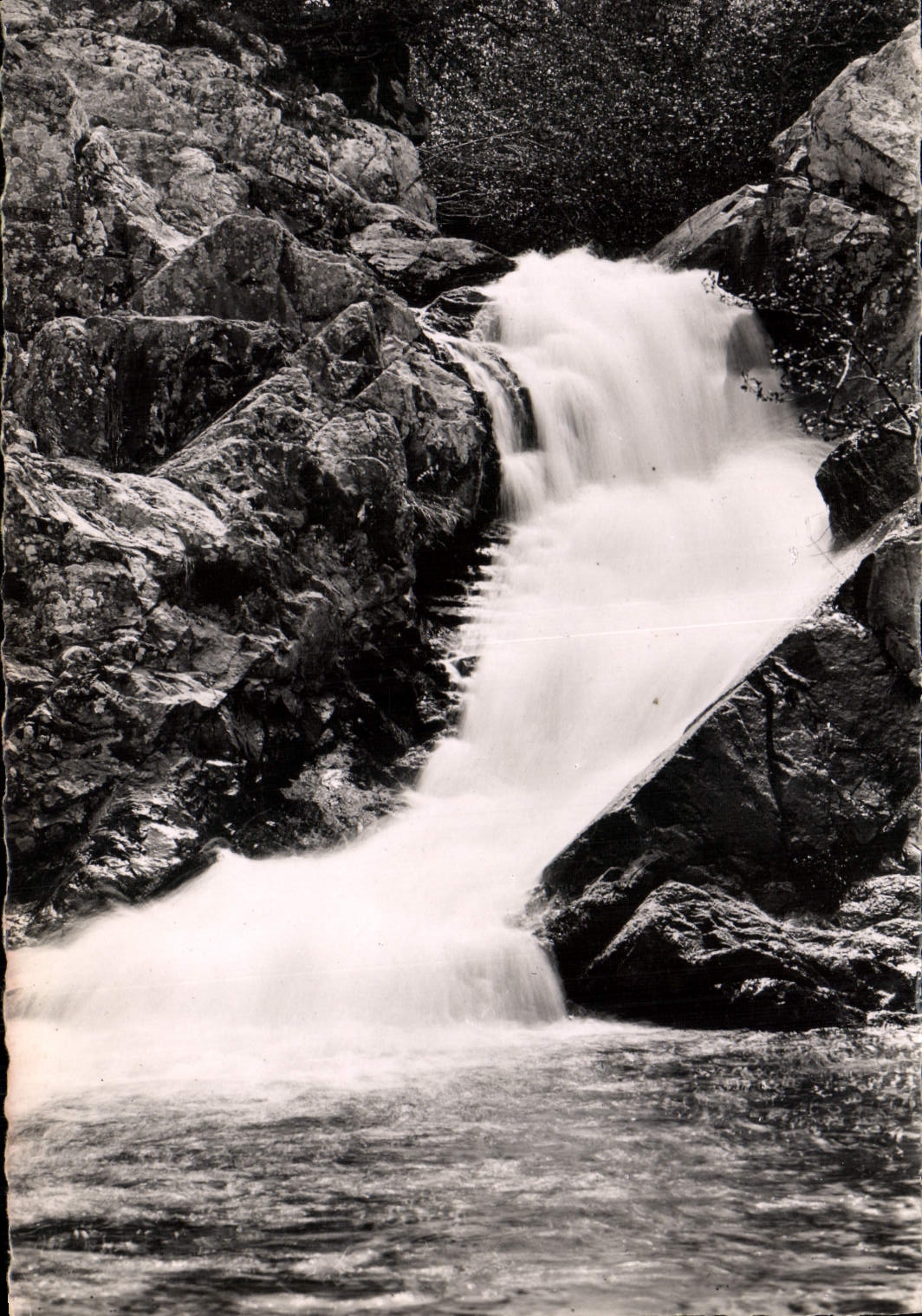 CPM En Morvan Le Saut Du Gouloux Route de Montsauche a Saulieu
