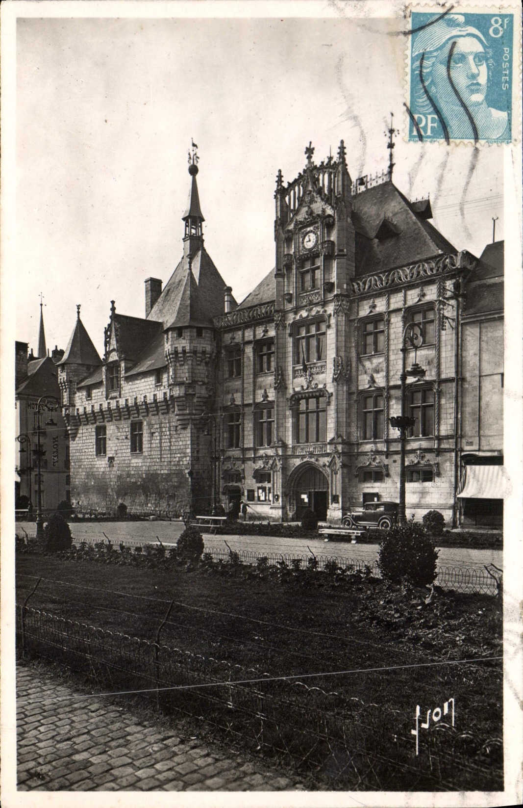 MODERN CARD Saumur the Town hall