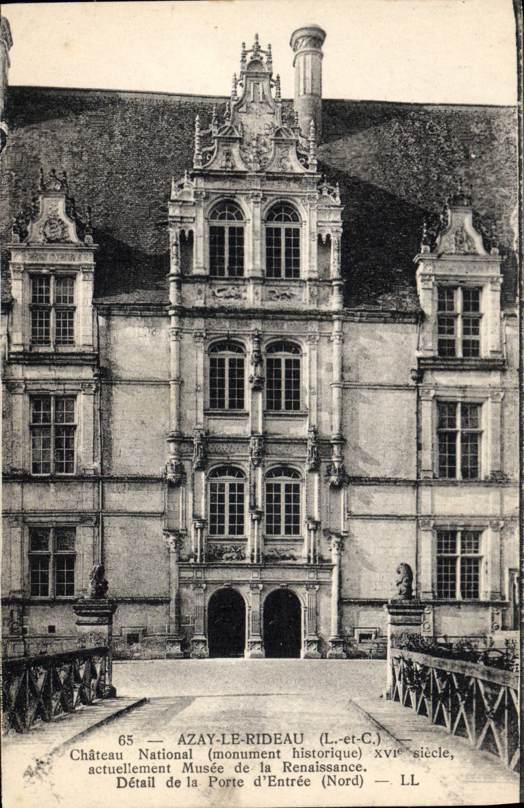 CPA Azay Le Rideau Chateau national Detail de la porte d'entree