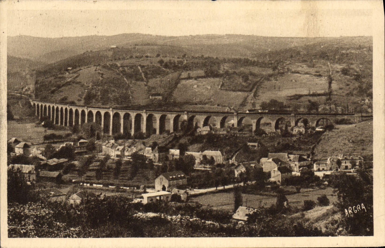 VINTAGE POSTCARD Souillac the Large Viaduct Of 30 arches