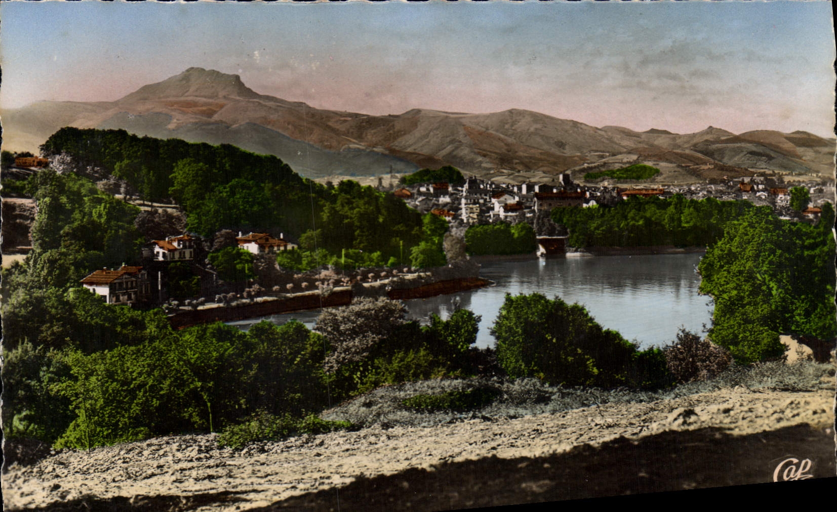 MODERN CARD Hendaye Free Spanish Border View and three crowns