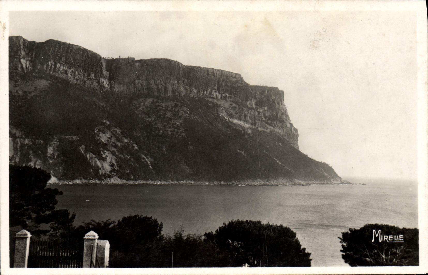 MODERN CARD Cassis sur Mer the Dirty Cape