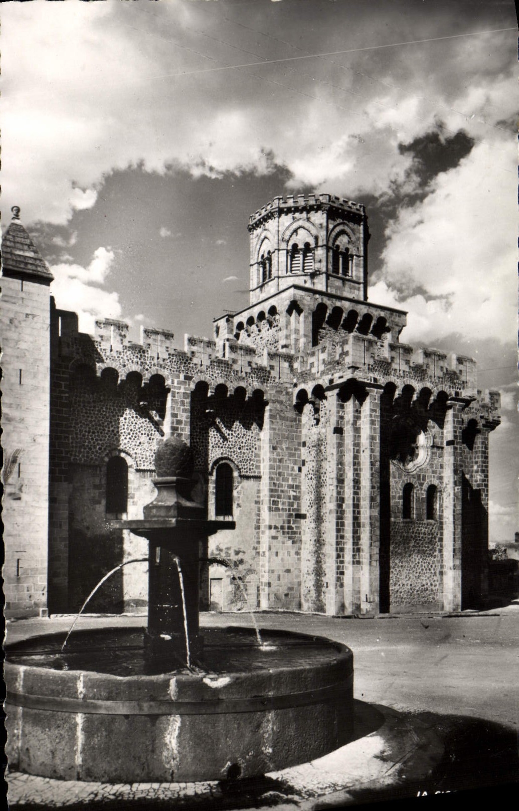 CPM Royat L'Eglise St Leger