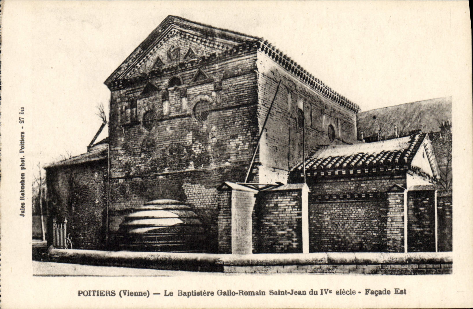CPA Poitiers Le Baptistere Gallo Romain Saint Jean Du 4eme 