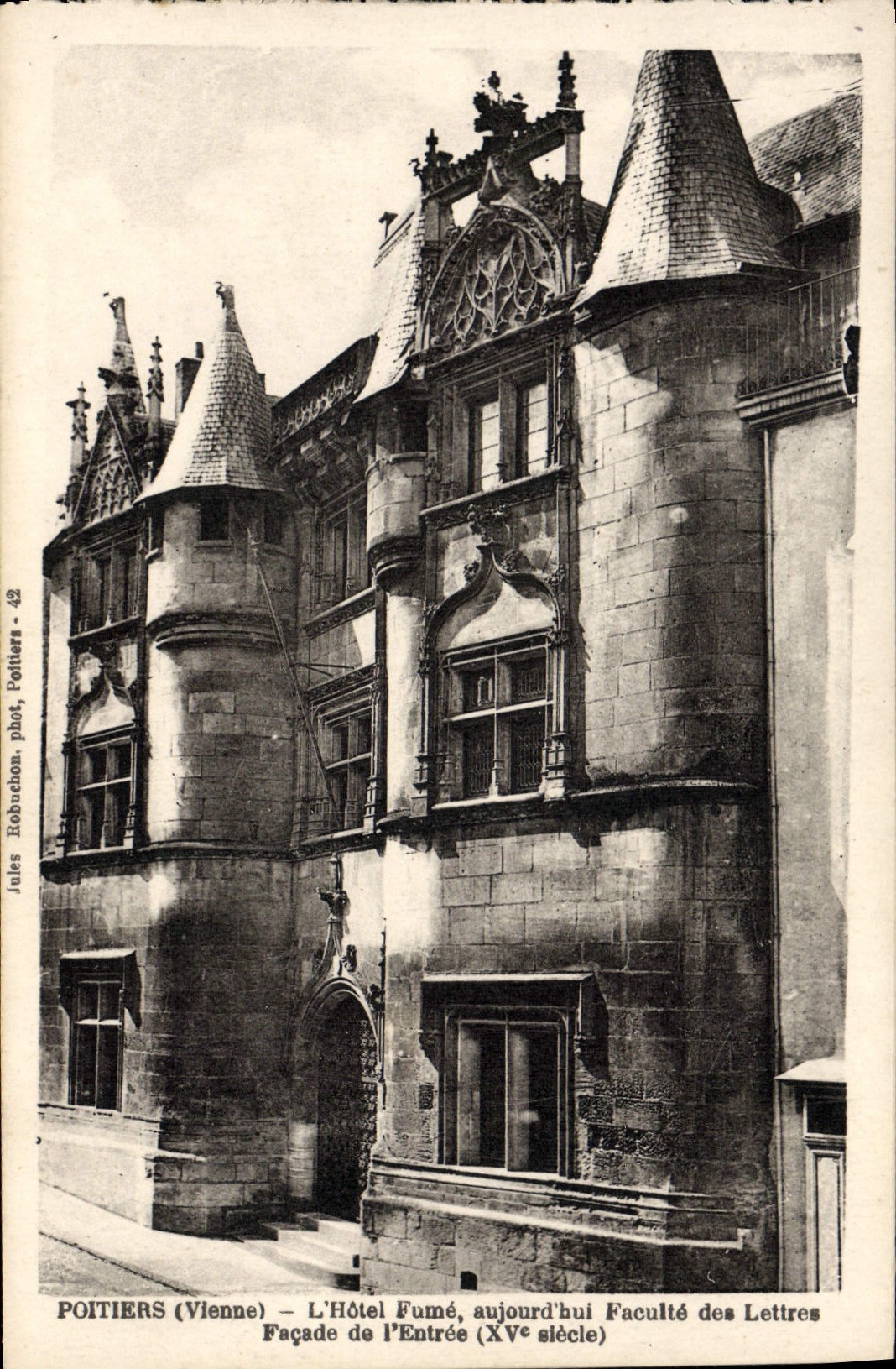 CPA Poitiers L'Hotel Fume Faculte des lettres Facade de l'entree