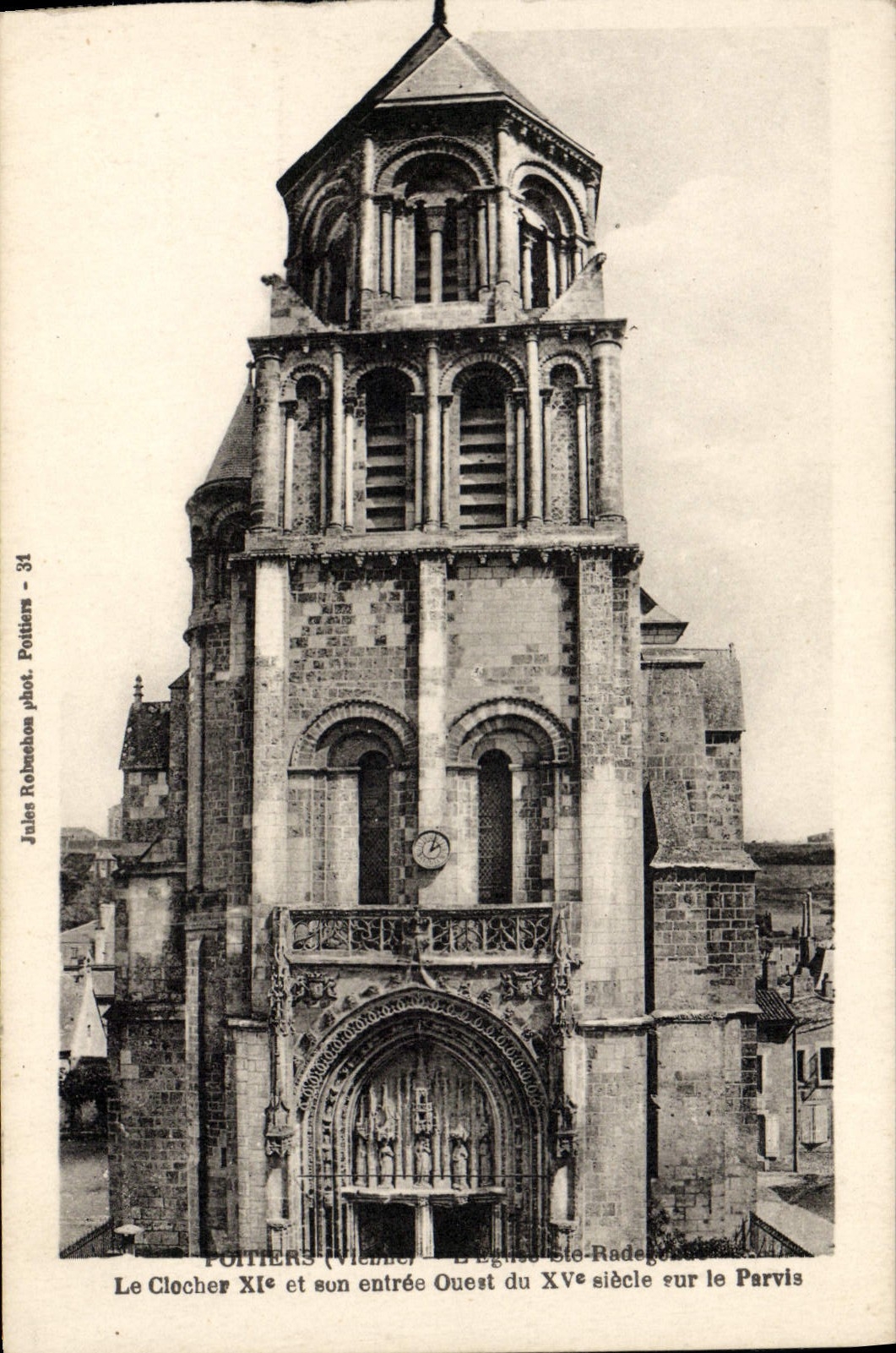 CPA Poitiers Eglise Ste Radegonde