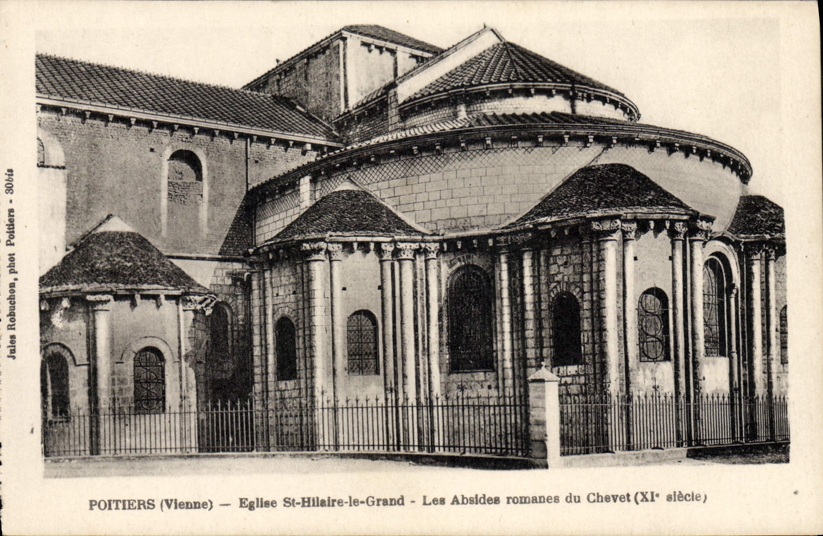 CPA Poitiers Eglise St Hilaire Le Grand Les Absides romanes du chevet
