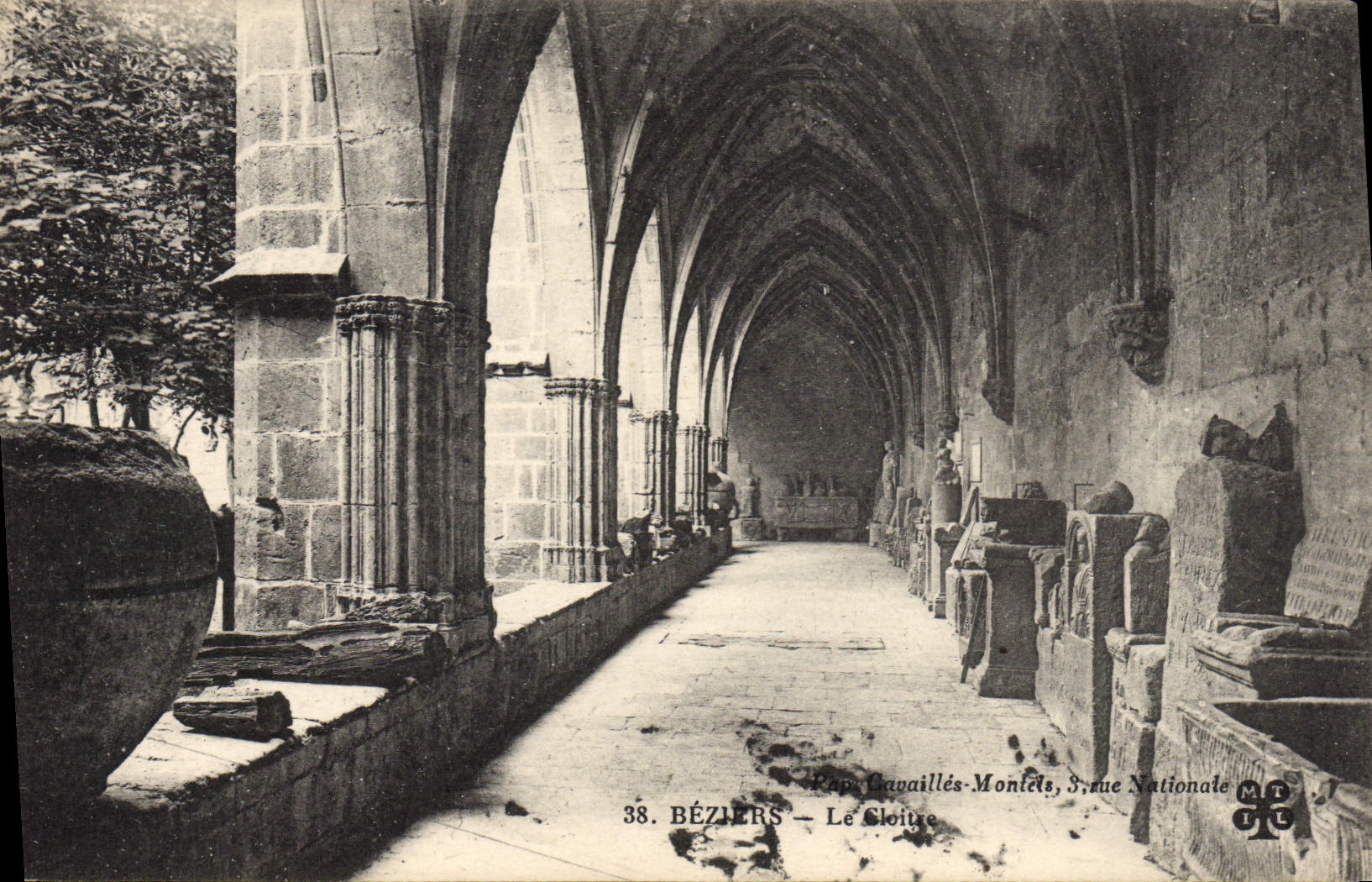 VINTAGE POSTCARD Beziers the cloister