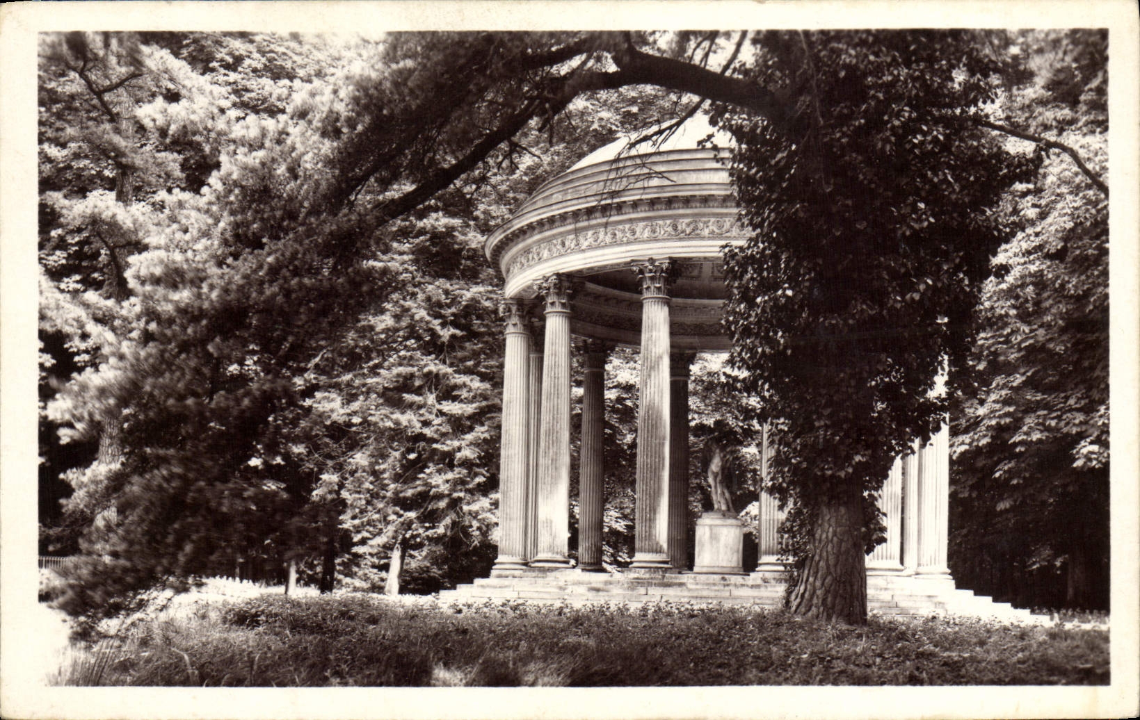 CPA Versailles Temple De I'Amour