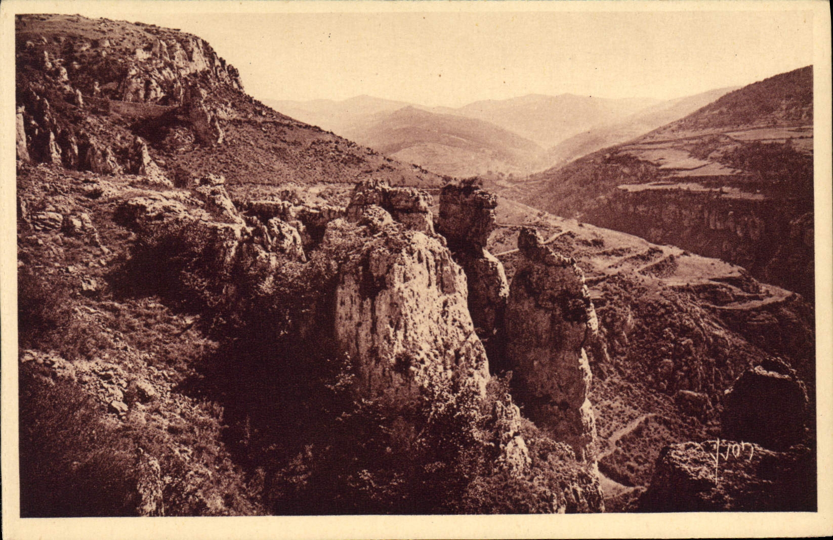 CPA Gorges Du Tarn de Sainte Enimie a Meyrueis Le canon de la Jonte et le massif de l'Aigoual
