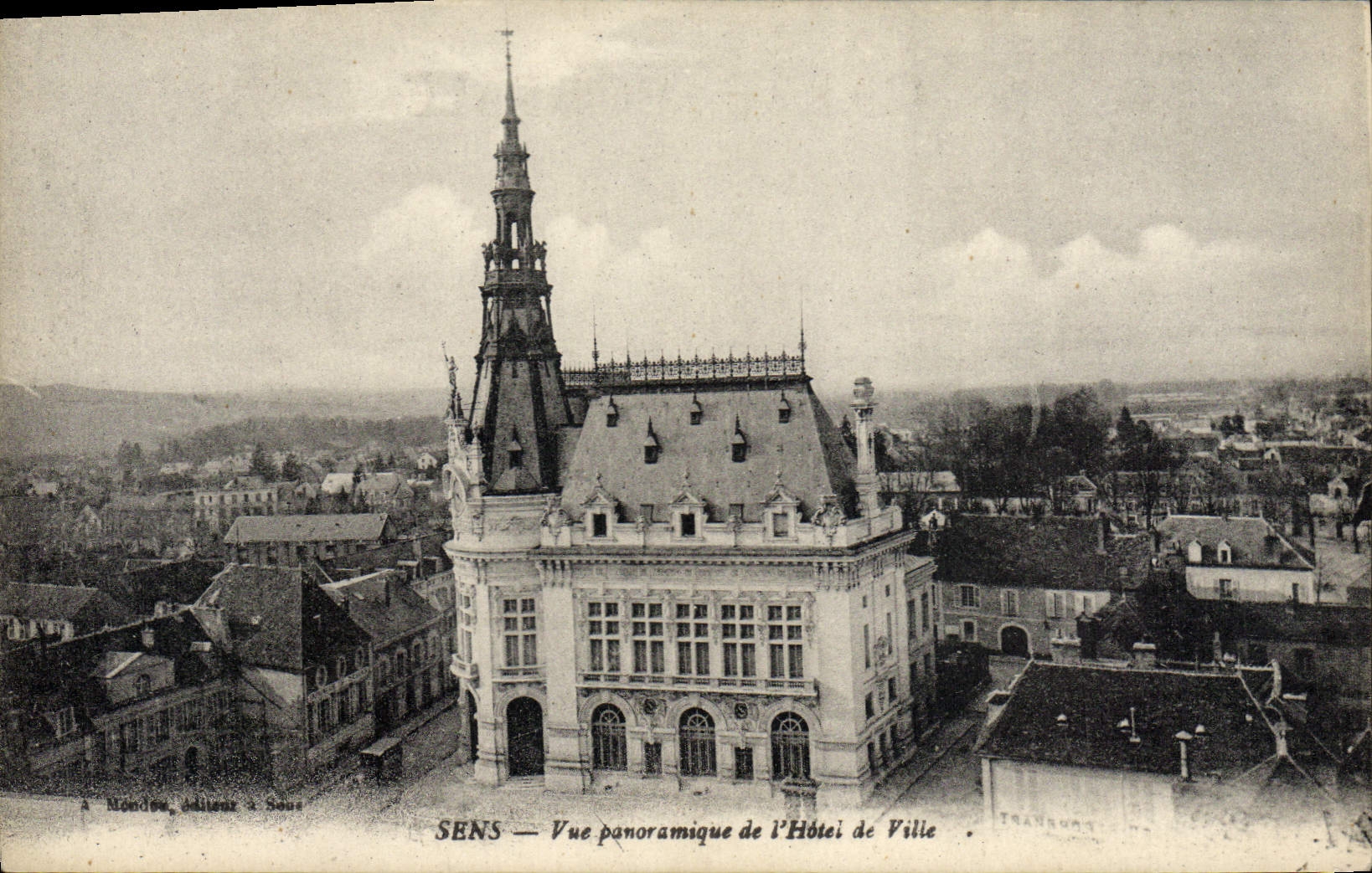 CPA Sens Vue Panoramique De I'Hotel De Ville
