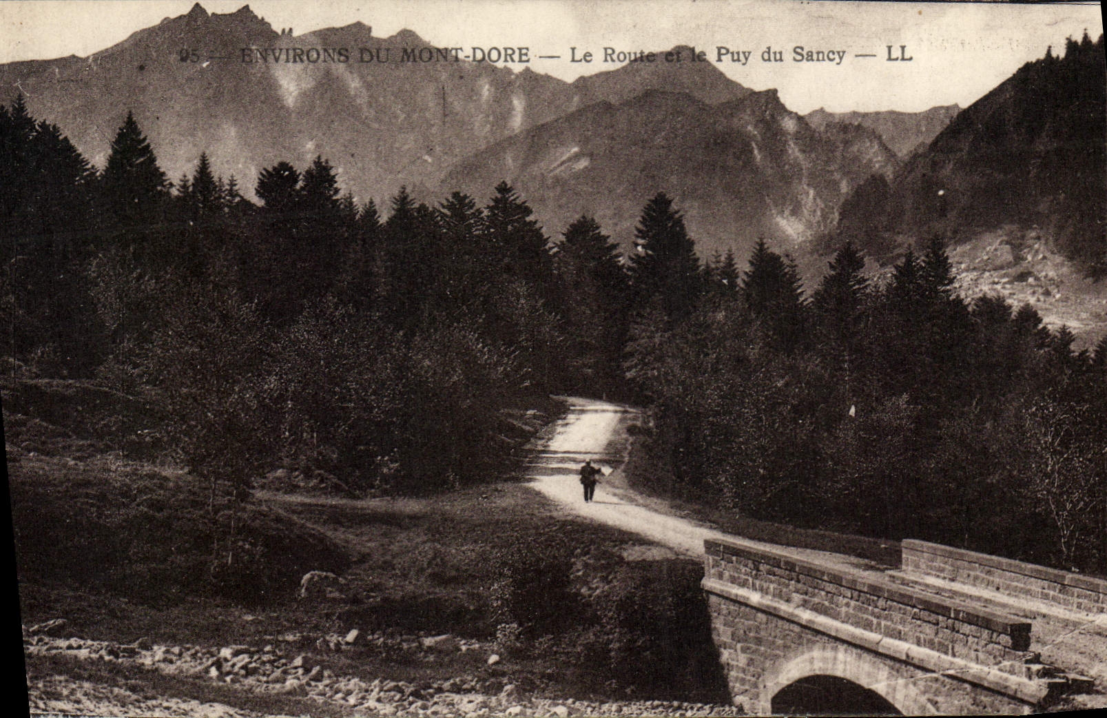 VINTAGE POSTCARD the Mount Gilds the Road And Puy Of Sancy