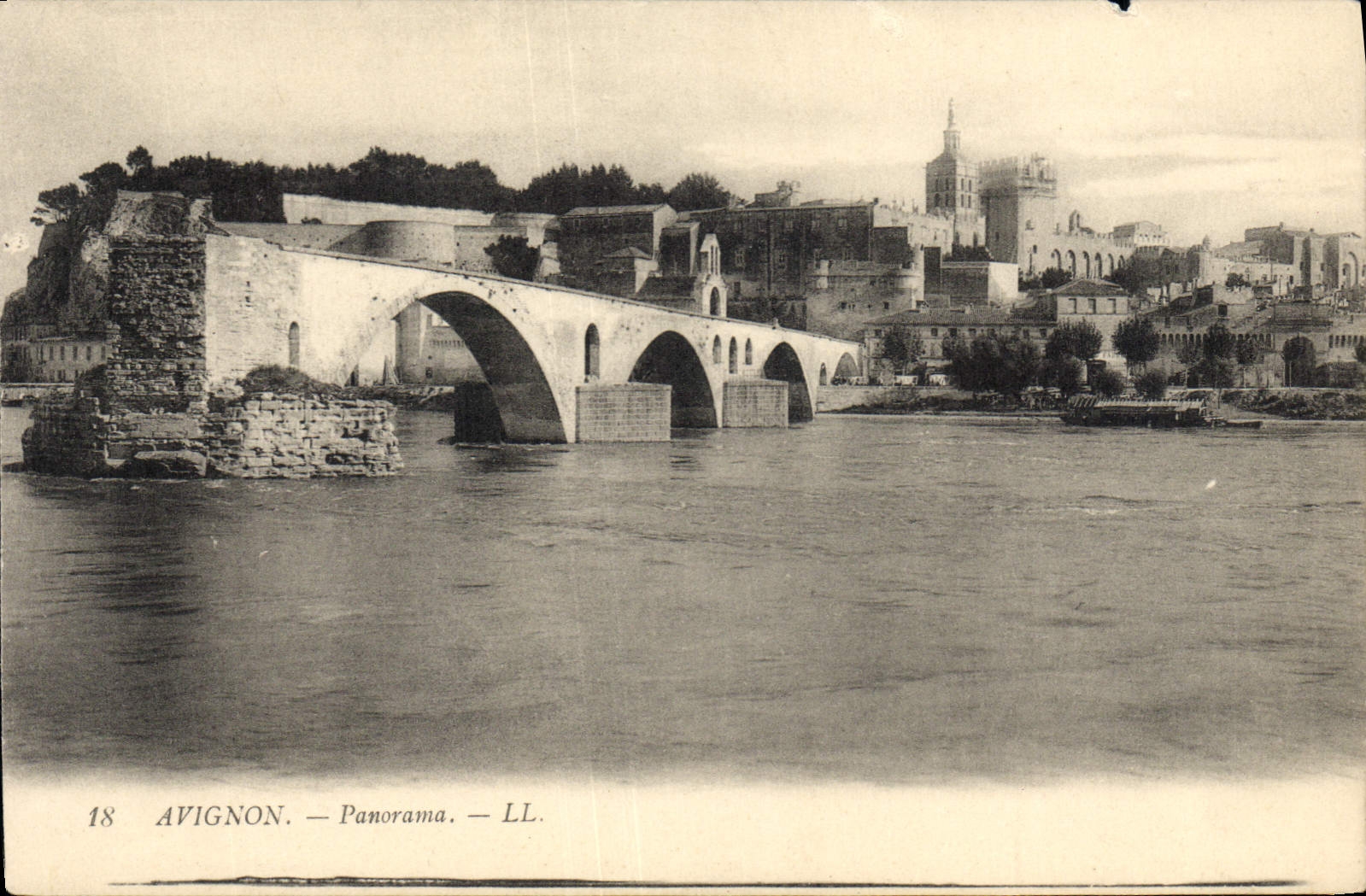 Panorama de Avignon de la POSTAL de la VENDIMIA