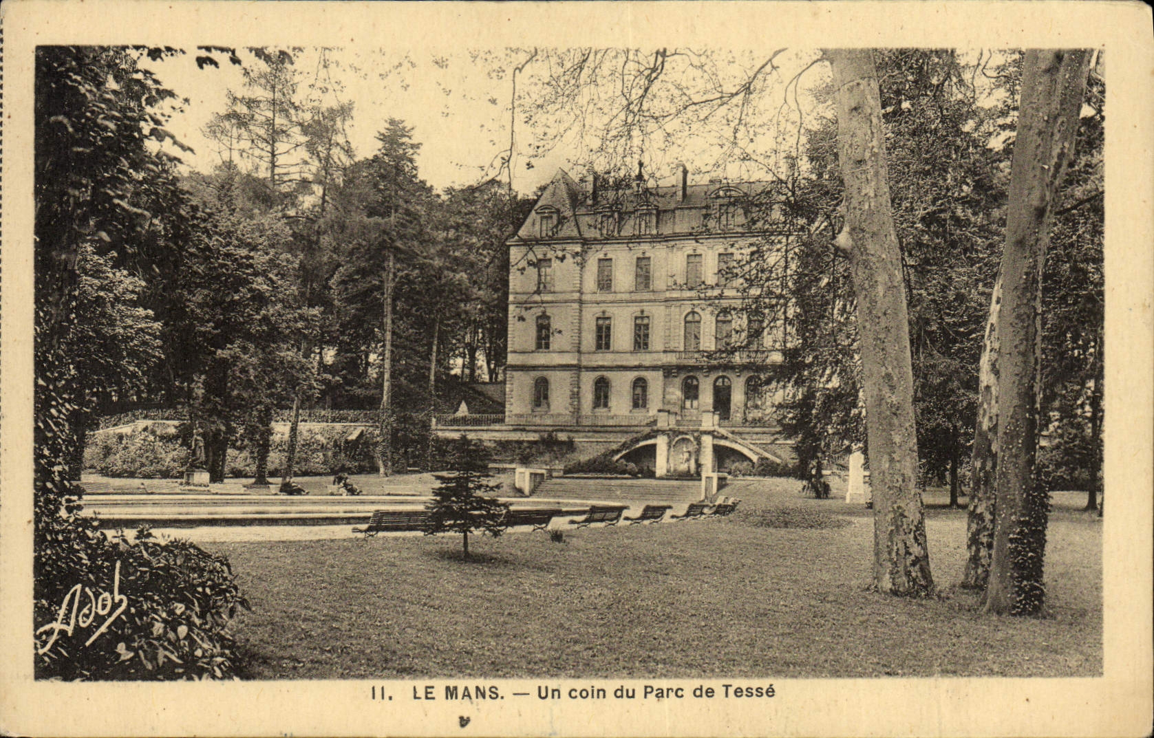 CPA Le Mans Un Coin Du Parc De Tesse