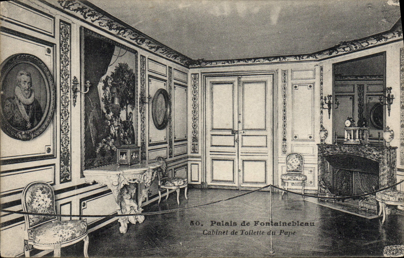 VINTAGE POSTCARD Palate De Fontainebleau Toilets of the pope