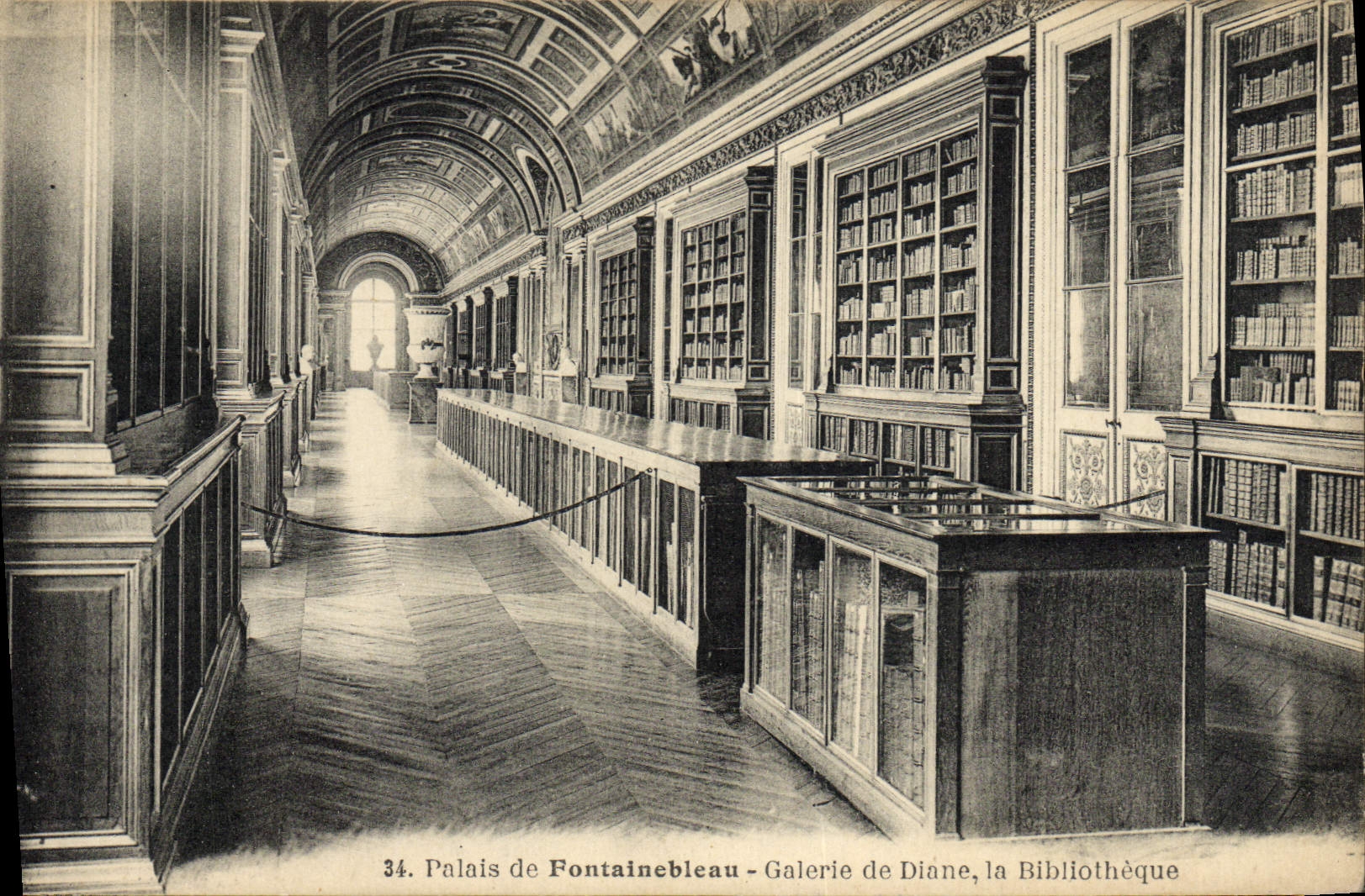 VINTAGE POSTCARD Palate De Fontainebleau Gallery Of Diane Library