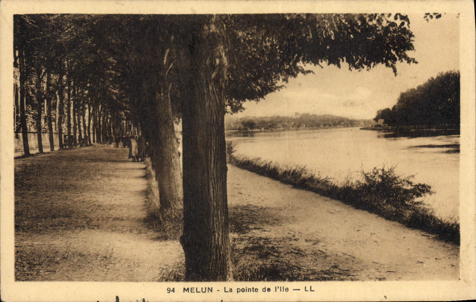 VINTAGE POSTCARD Melun the point De I' Ile