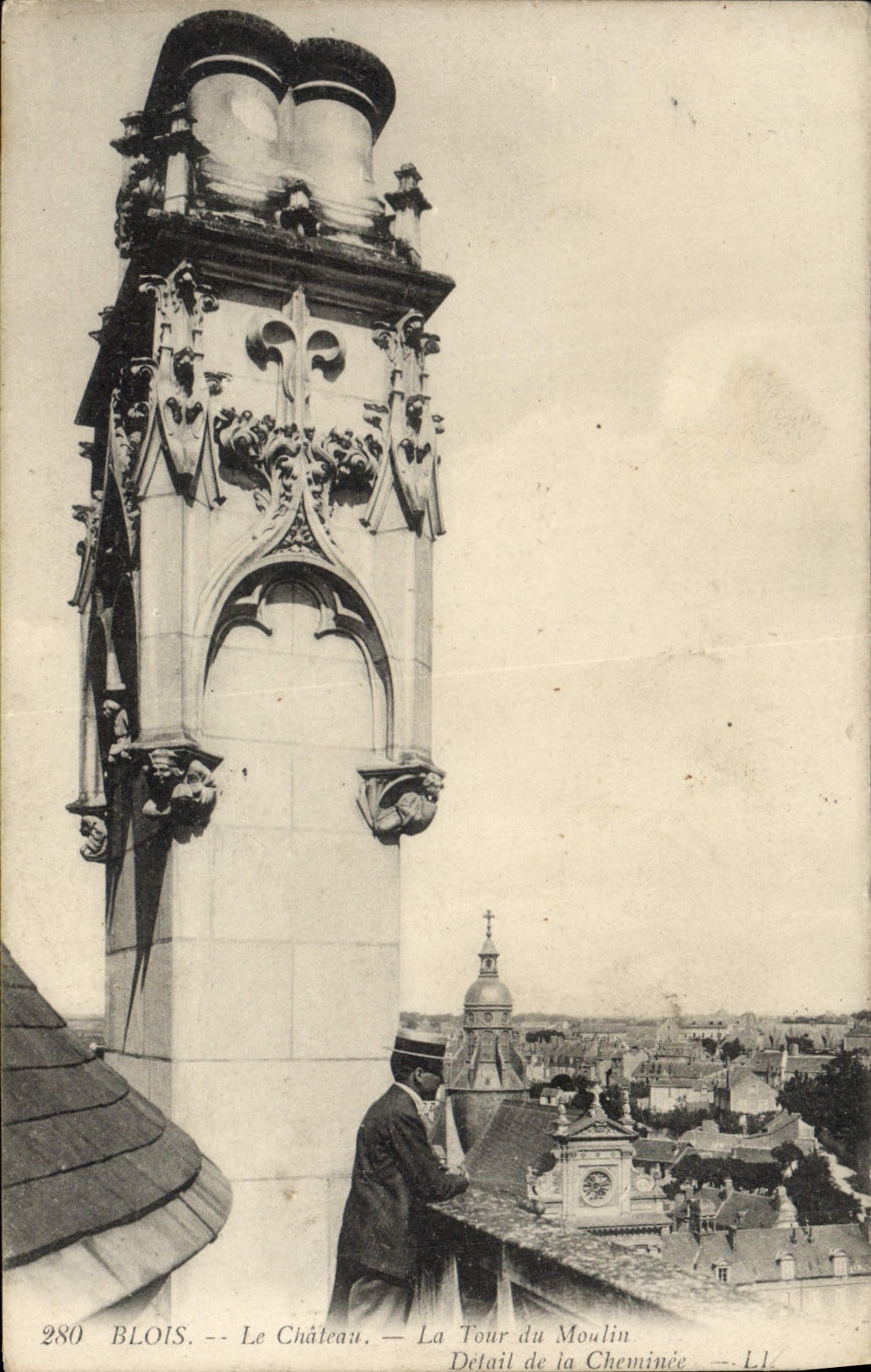 CPA Blois Le Chateau La Tour Du Moulin Detail de la cheminee