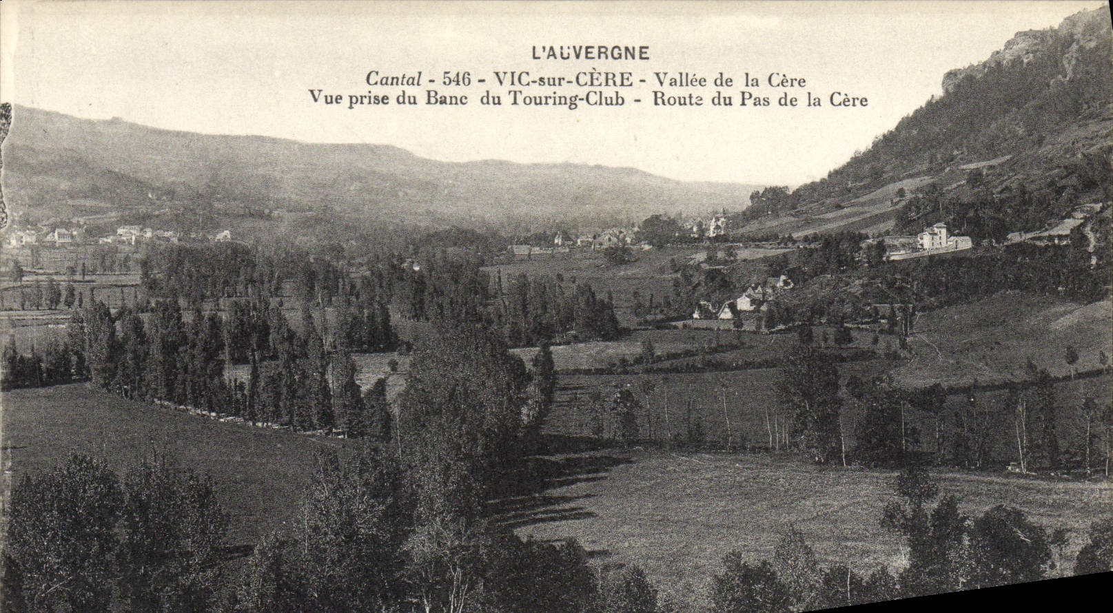 CPA L'Auvergne Cantal Vic sur Cere Vallee de la Cere Vue prise du banc du Touring Club Route du Pas de la Cere