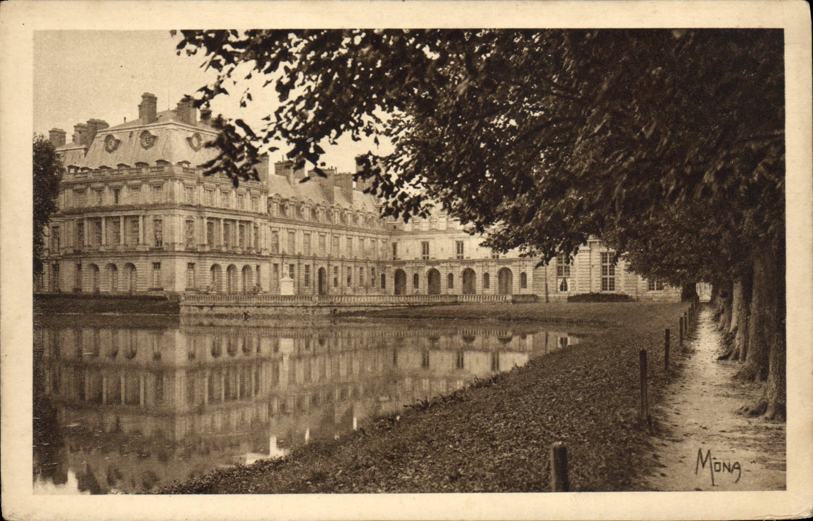 CPA Les Petits Tableaux De L'Ile De France Fontainebleau Le palais et l'etang