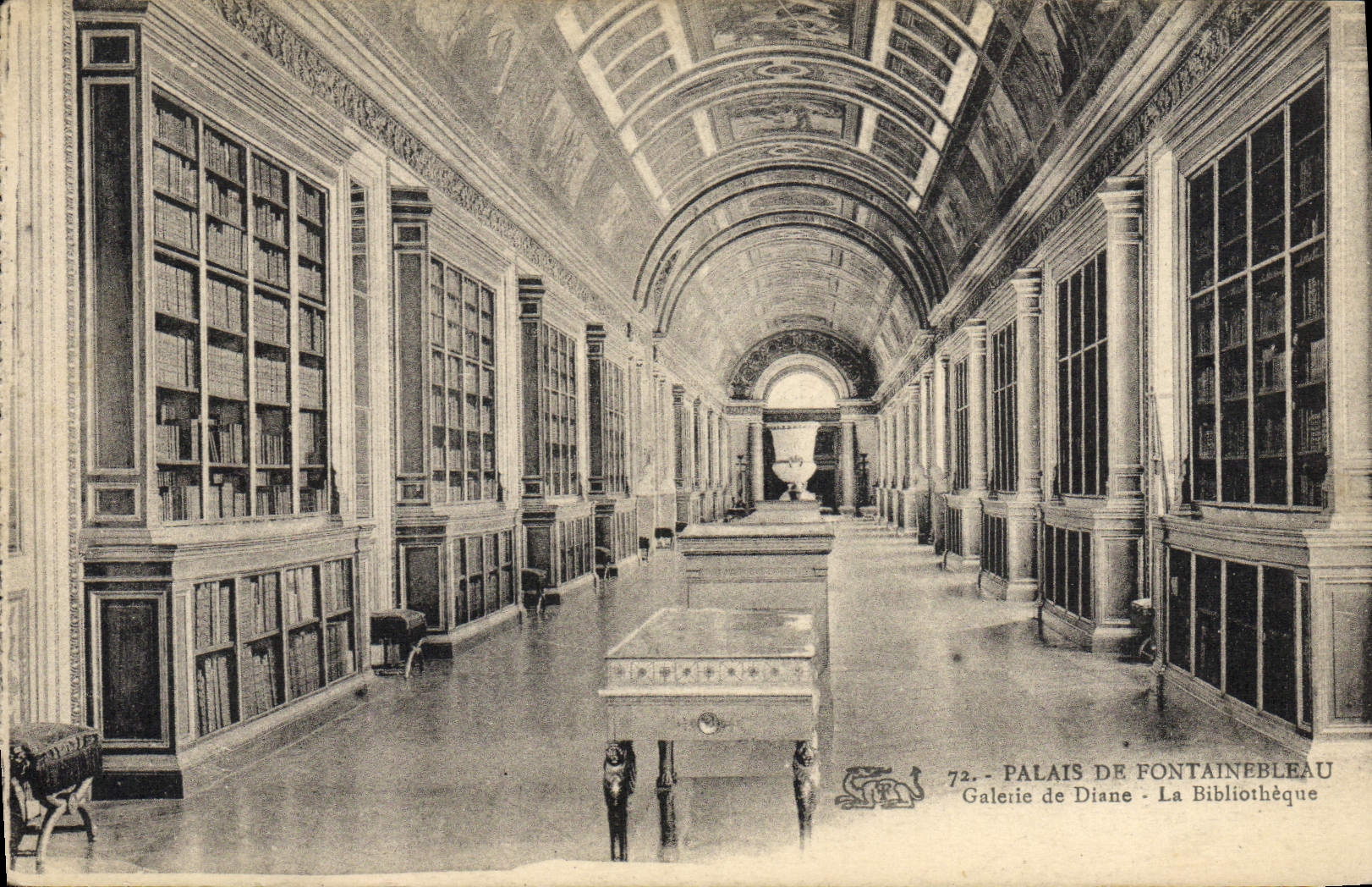 CPA Palais De Fontainebleau Galerie de Diane La bibliotheque