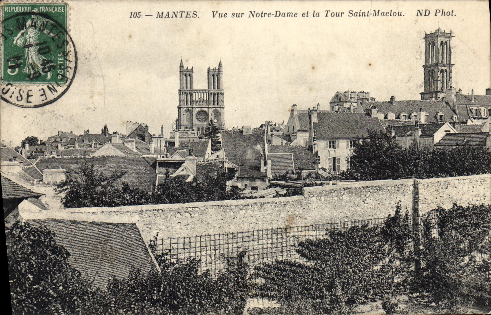 CPA Mantes Vue Sur Notre Dame et la Tour Saint Maclou