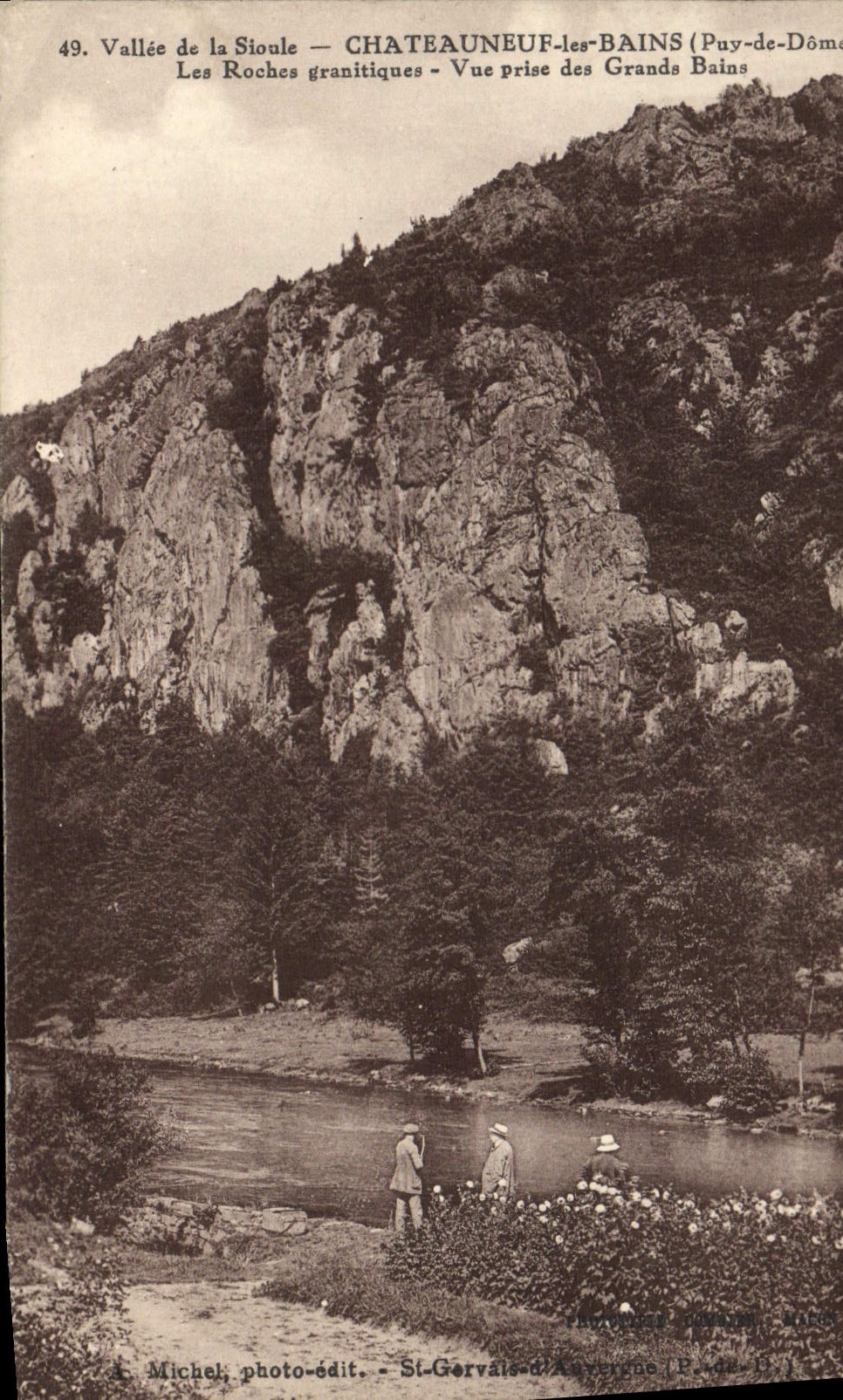 VINTAGE POSTCARD Auvergne Chateauneuf les Bains Seen from of the Great Baths