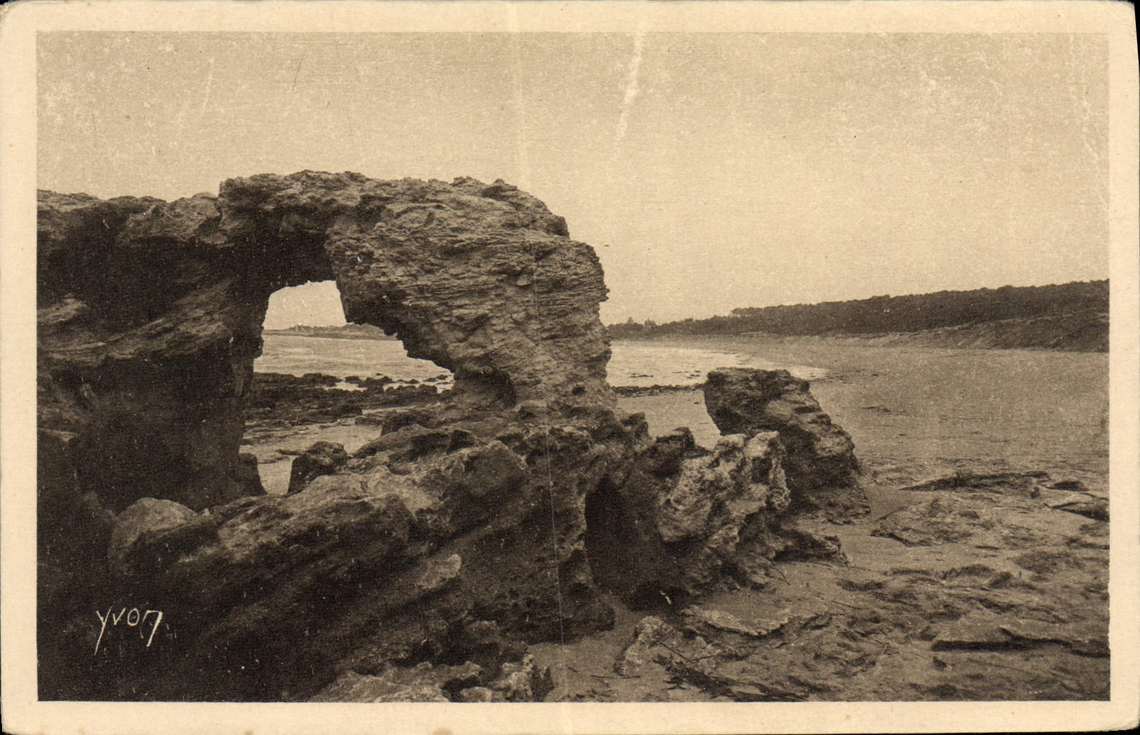 VINTAGE POSTCARD Royan the Holy office Palate large rocks of Pierrieres