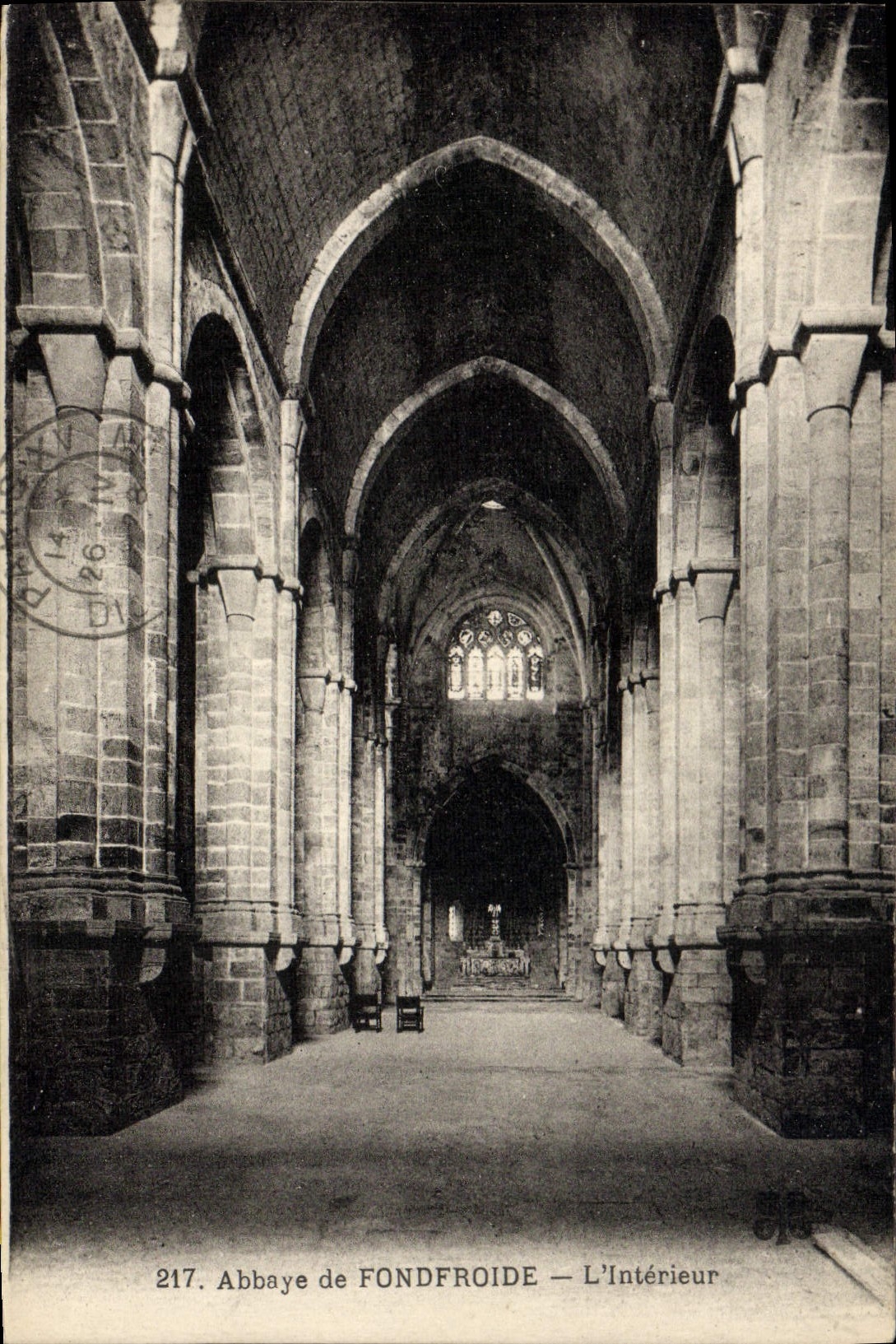 Abadía de la POSTAL de la VENDIMIA del interior de Fondfroide