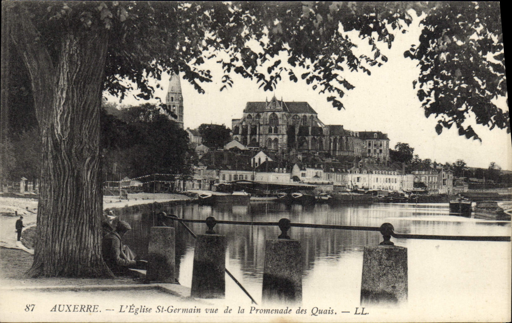 CPA Auxerre L'Eglise St Germain Vue de la Promenade des Quais