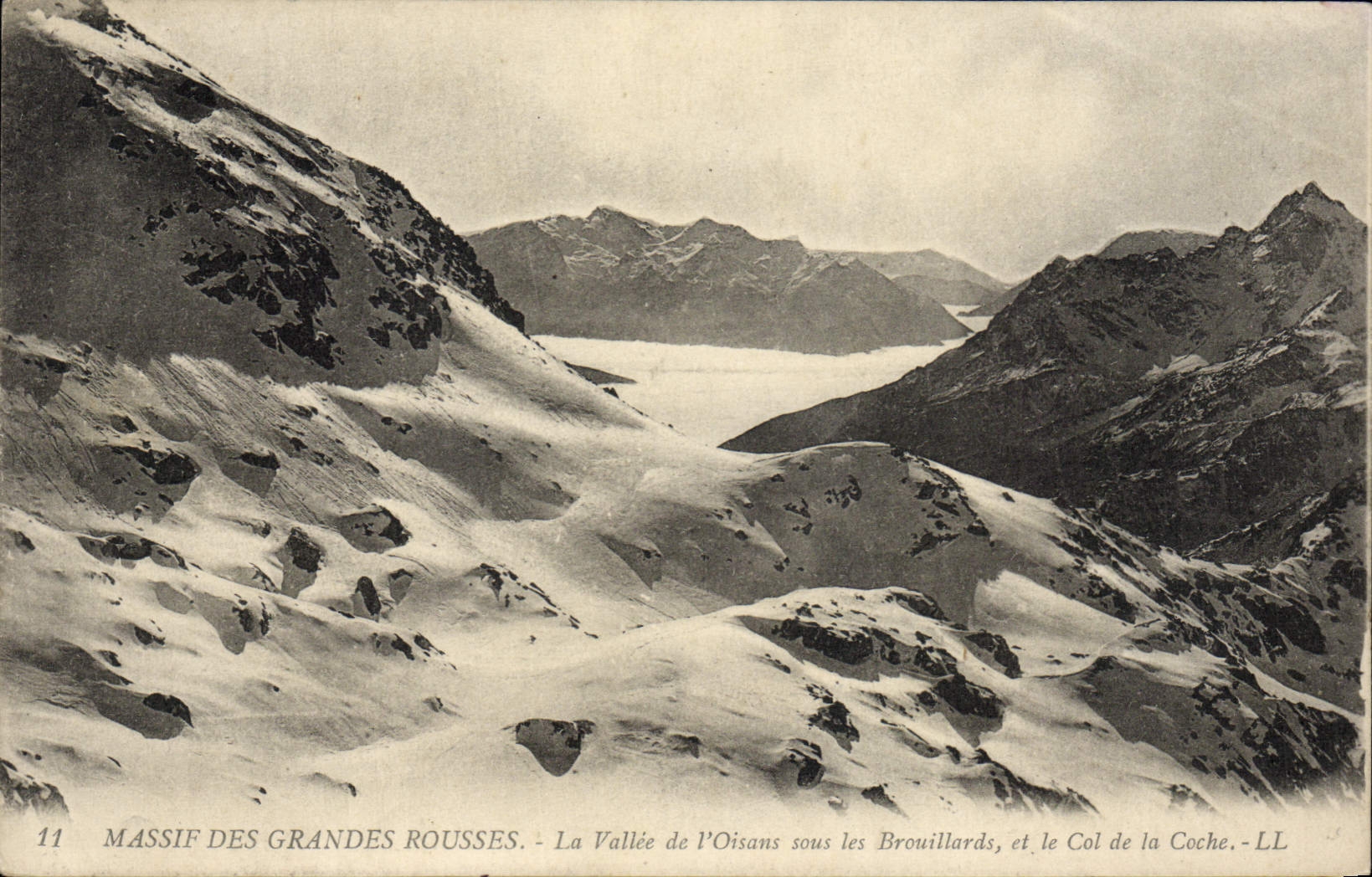 CPA Massif Des Grandes Rousses La Vallee de L'Oisans sous les brouillards et le col d ela Coche
