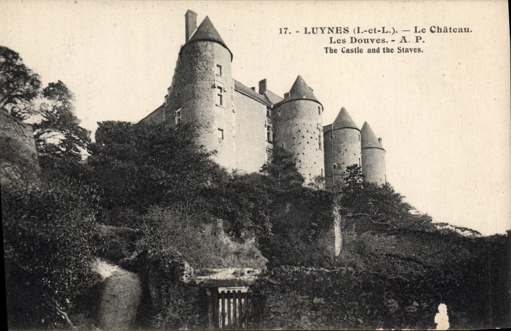 VINTAGE POSTCARD Luynes the Castle Ditches