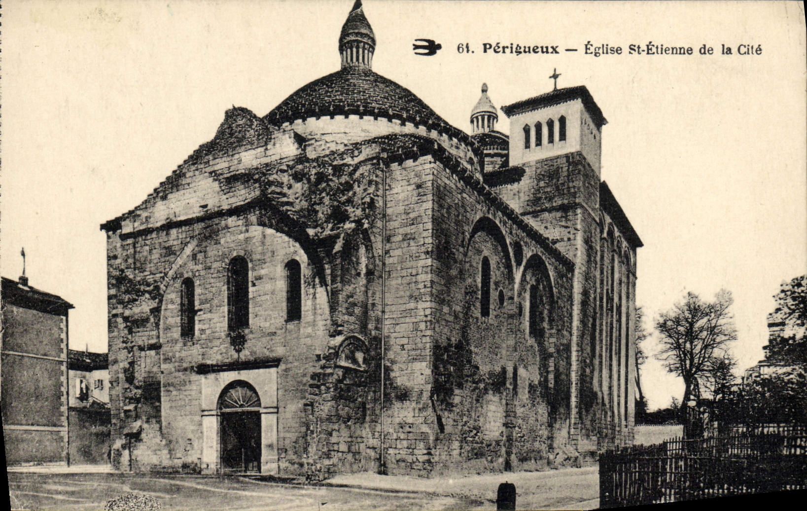 CPA Perigueux Eglise St Etienne de la Cite