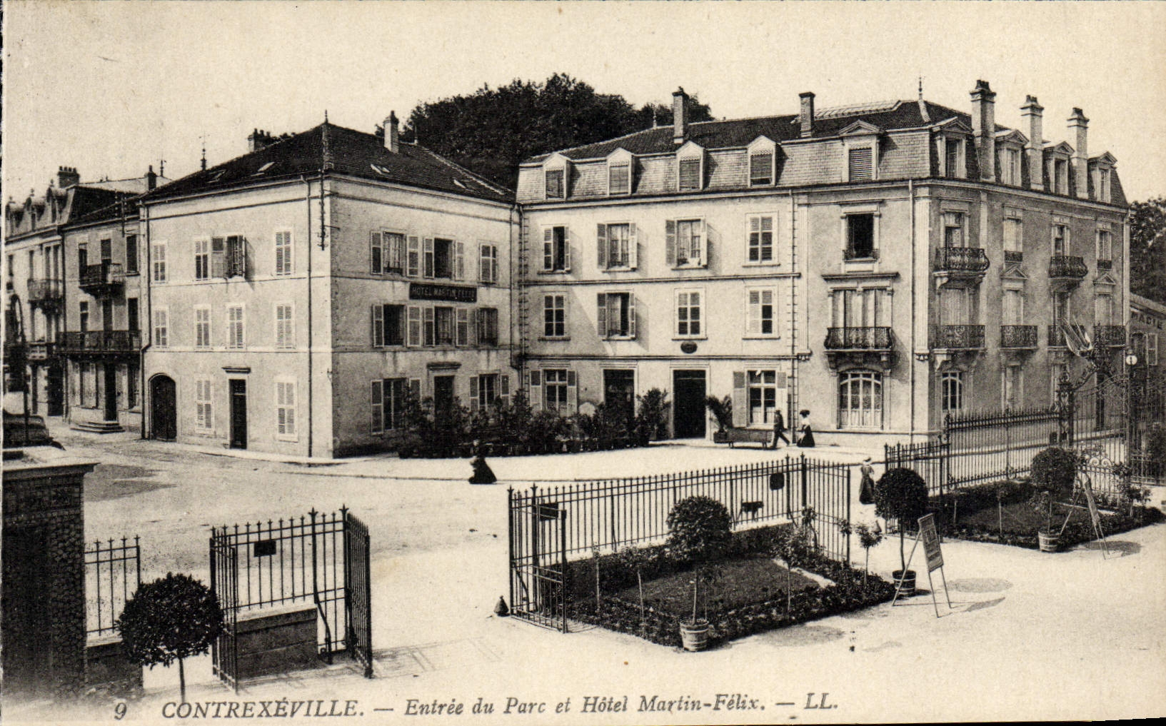 VINTAGE POSTCARD Contrexeville Entered of the Park and Hotel Martin Felix