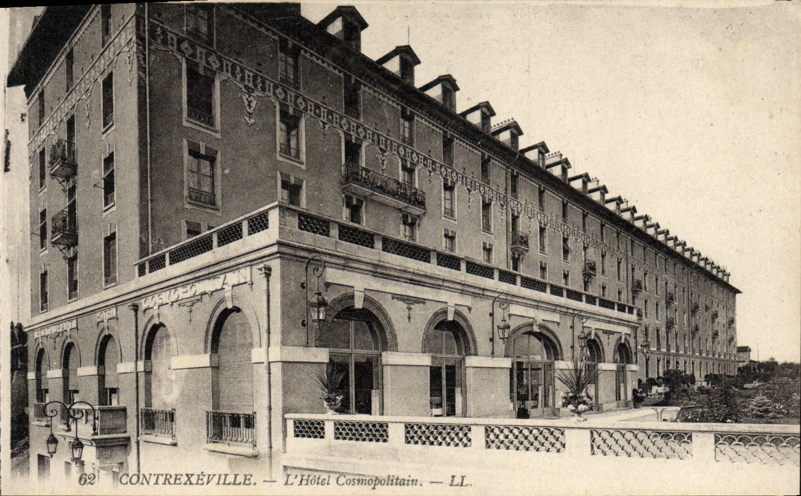 VINTAGE POSTCARD Contrexeville the Cosmopotitain Hotel