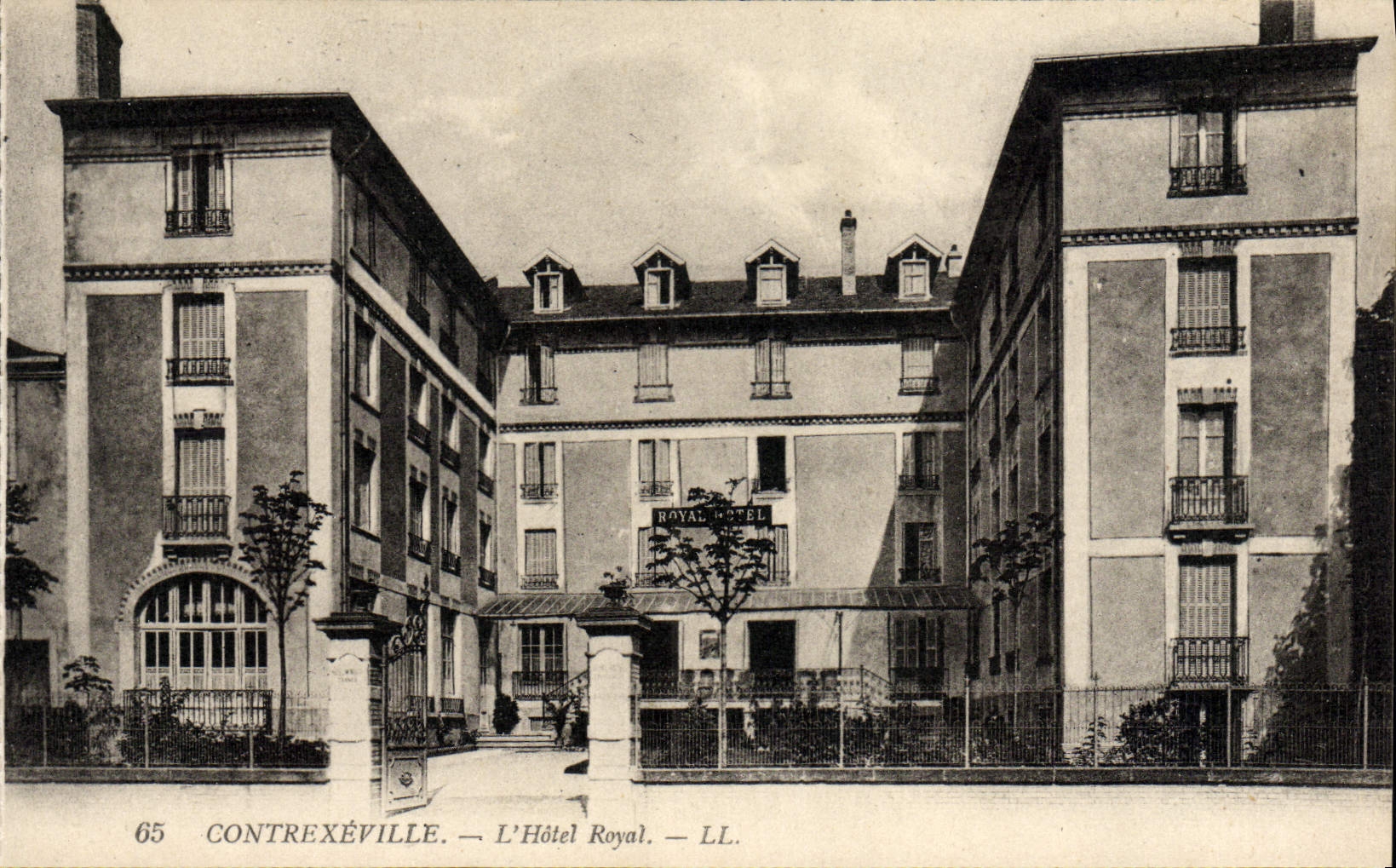 VINTAGE POSTCARD Contrexeville the Royal Hotel