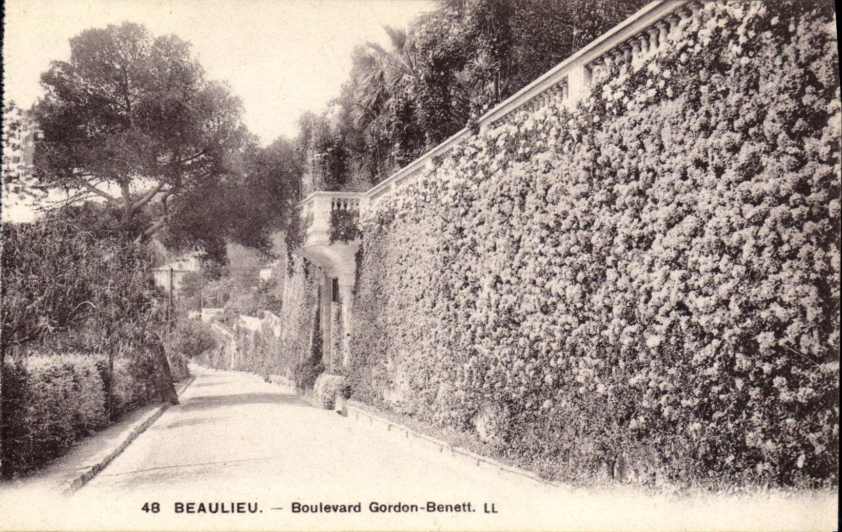 VINTAGE POSTCARD Beaulieu Boulevard Gordon Benett