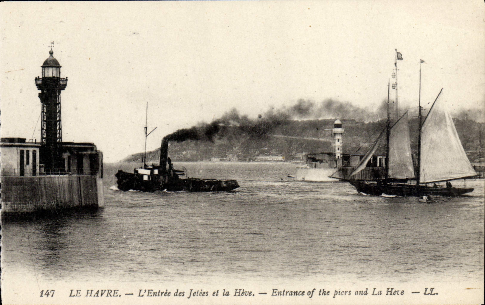 CPA Le Havre Entree des Jetees et la Heve Bateaux