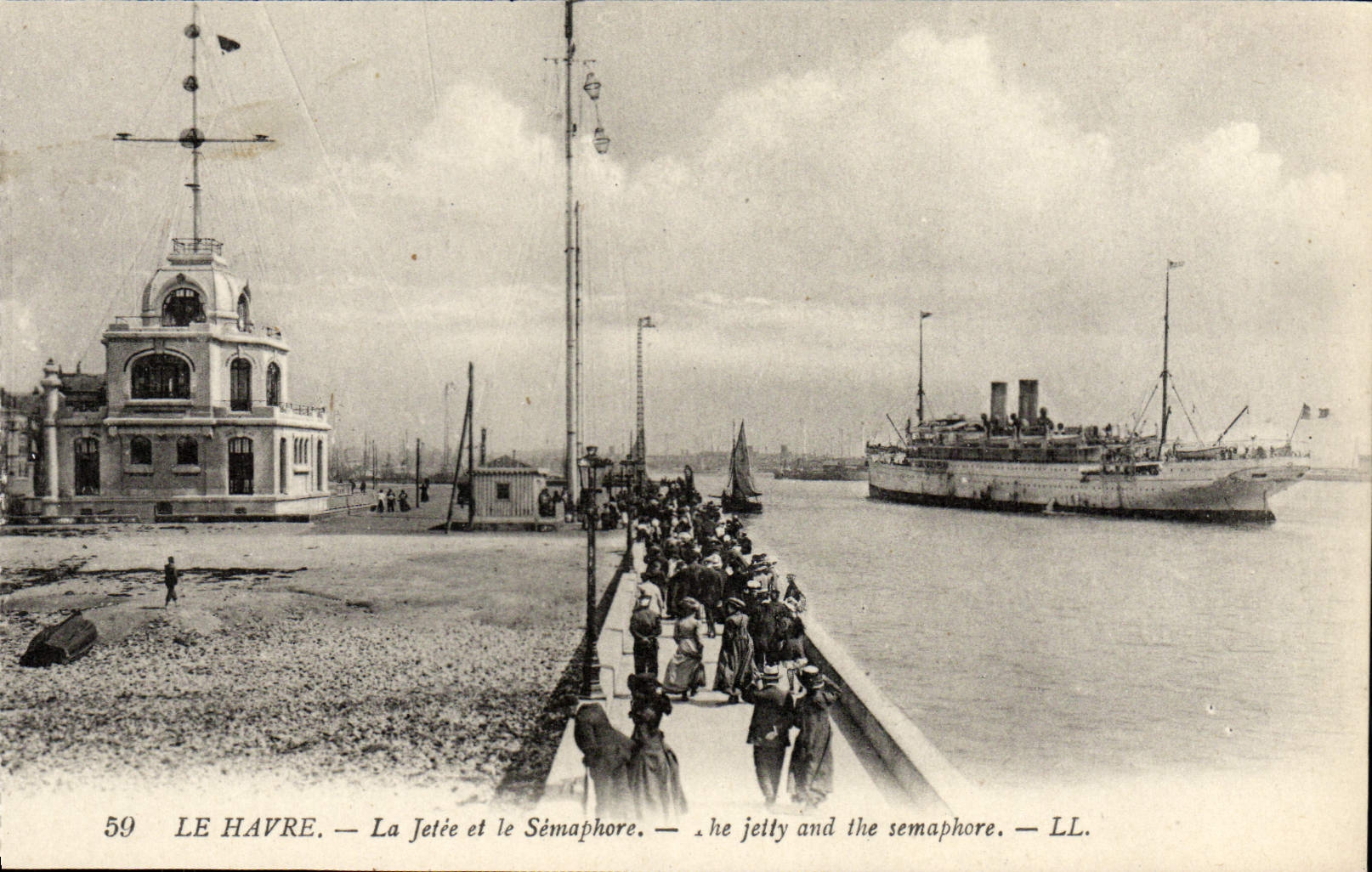 CPA Le Havre La Jetee et le Semaphore Bateau