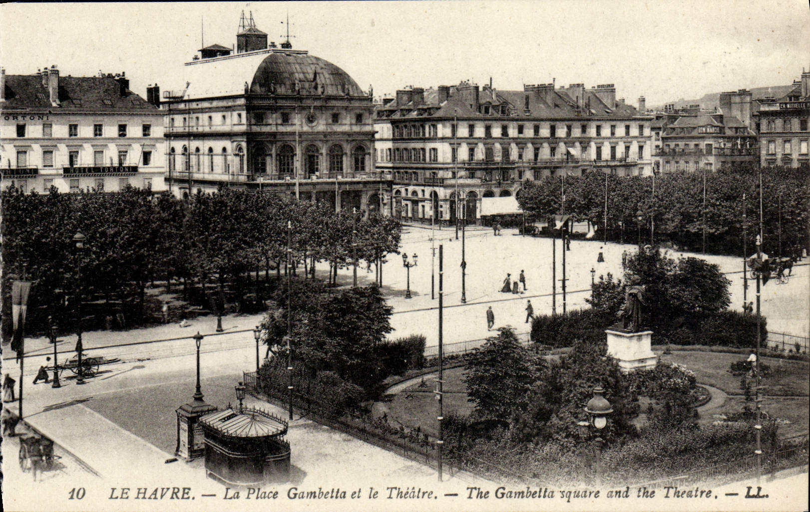 CPA Le Havre La place Gambetta et le theatre
