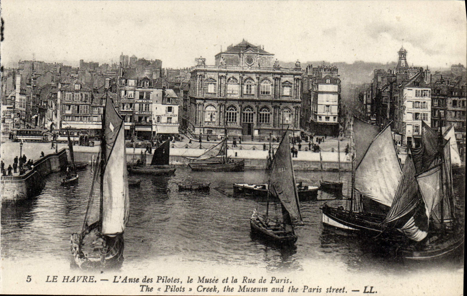 VINTAGE POSTCARD Le Havre the Handle of the Pilots the Museum and the Street of Paris Boats