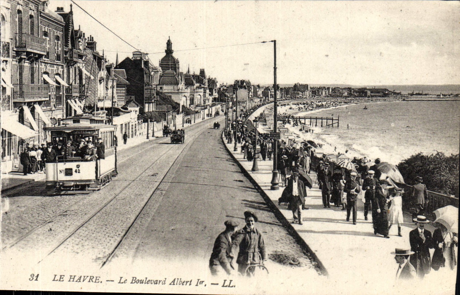 VINTAGE POSTCARD Le Havre the Boulevard Albert 1st Tram